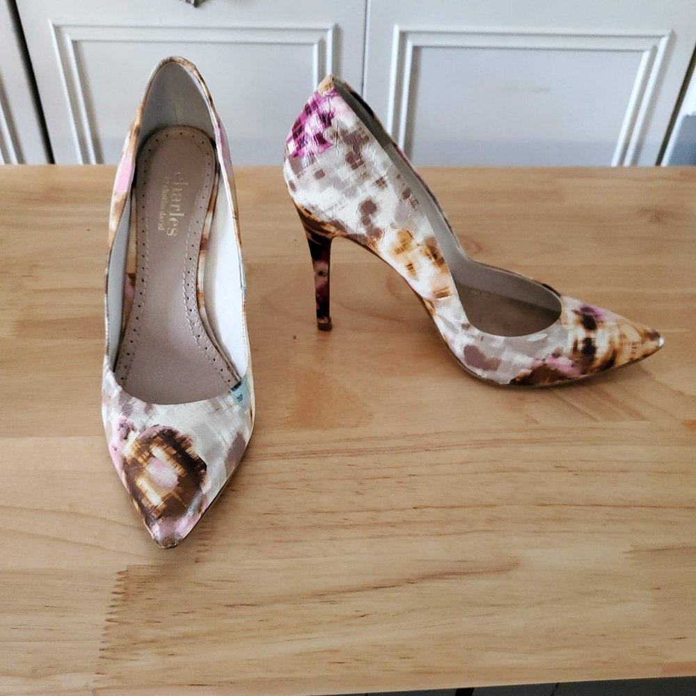 Multi color heel
